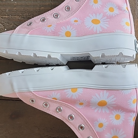 Mudd Daisy Print High Tops Youth Sneaker - Picture 7 of 11